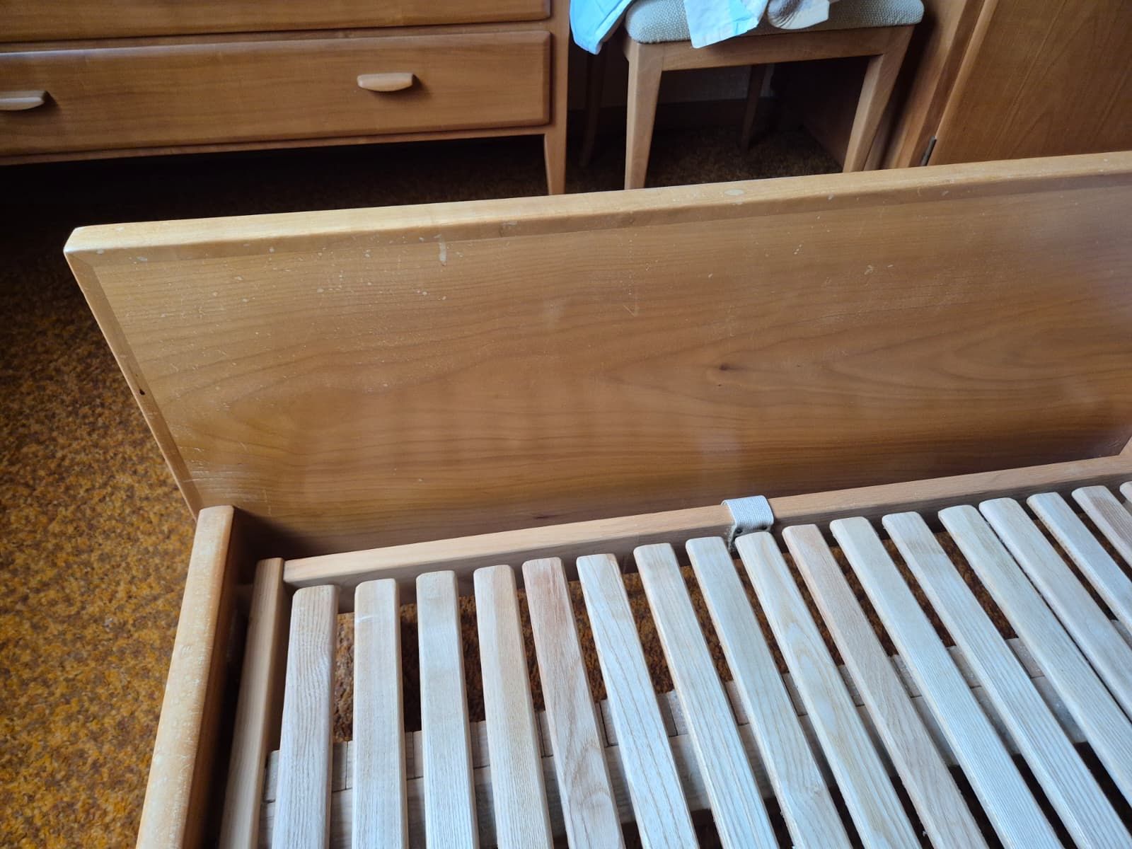 Letti: Massivholz Doppelbett mit Lattenrost, Kirschbaum – Usato da Winterthur venduto da Sarafina66 7