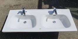 Lavabo- Doppelwaschtisch mit 2 Armaturen, LAUFEN