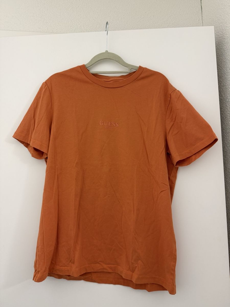 Guess T-Shirts: T-shirt GUESS M  – Gebraucht aus Emmen von mar_7wfr