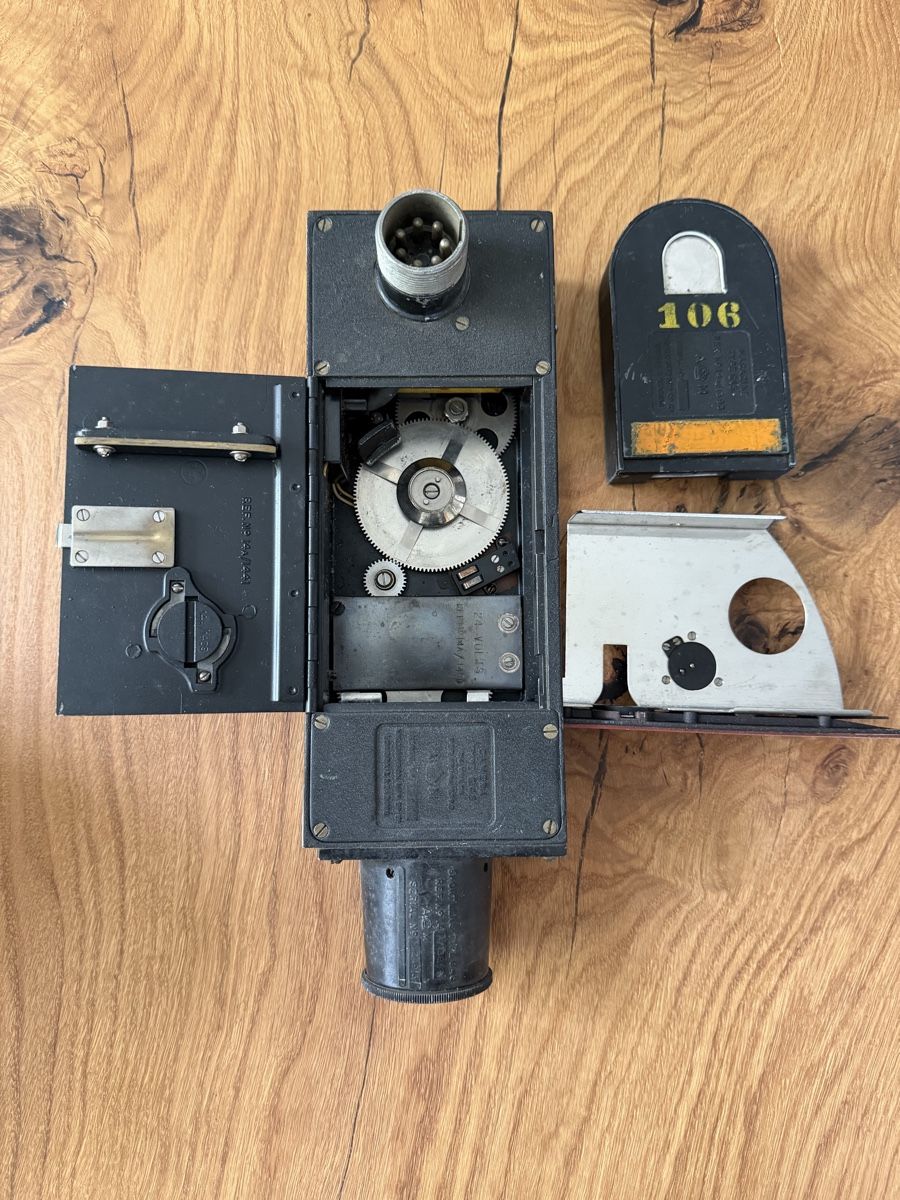 Fotocamera: a World War Il-era aircraft gun camera – Usato da Kerzers venduto da skoopz5