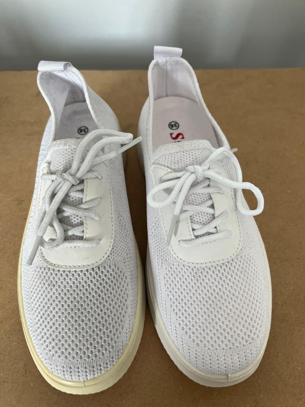 Damenschuhe: 3 Paar Damensneacker Gr. 36 – Neu (gemäss Beschreibung) aus Emmen von IMV-Liquidationen 1