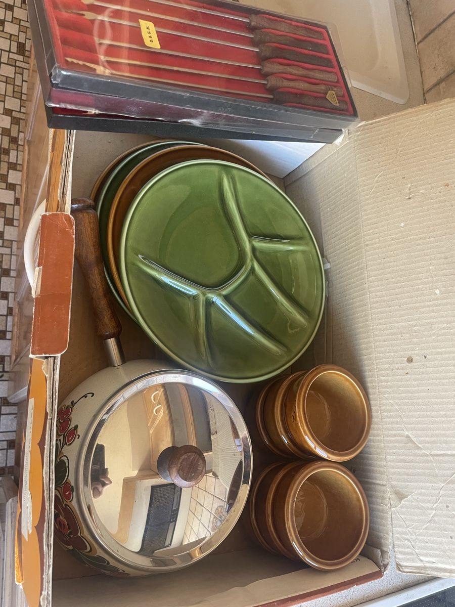 Set di piatti: Lot pour fondue bourguignonne  – Usato da Vernier venduto da Cocopschit