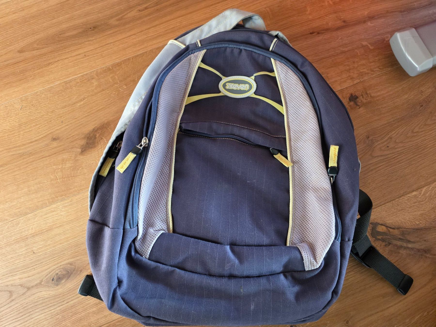 Rucksäcke: Rucksack grau gelb 7 Seven – Gebraucht aus Walterswil BE von Lonitti