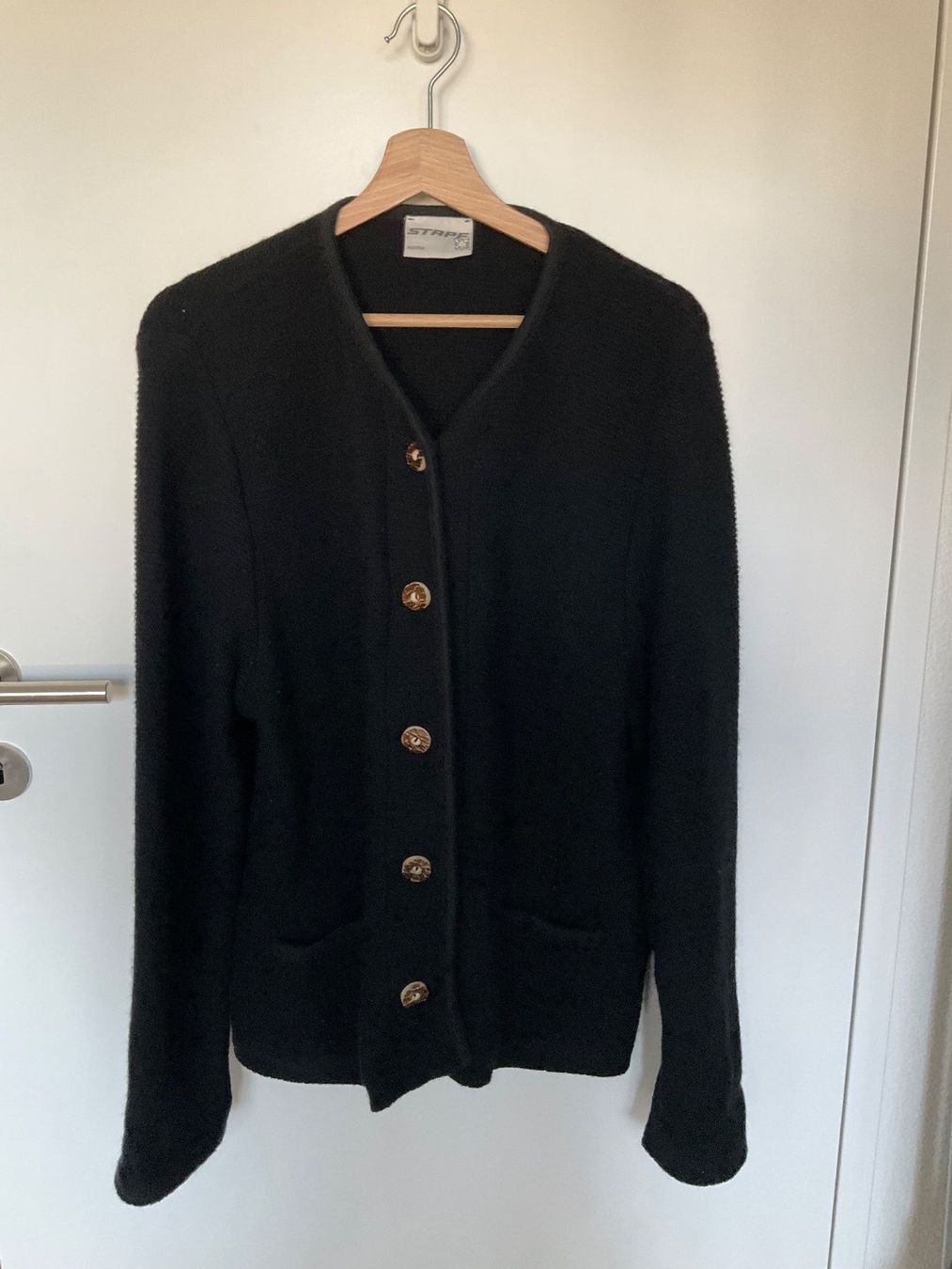 Pullover & Sweatshirts: Strickjacke Stapf – Neu (gemäss Beschreibung) aus Wädenswil von Vuki