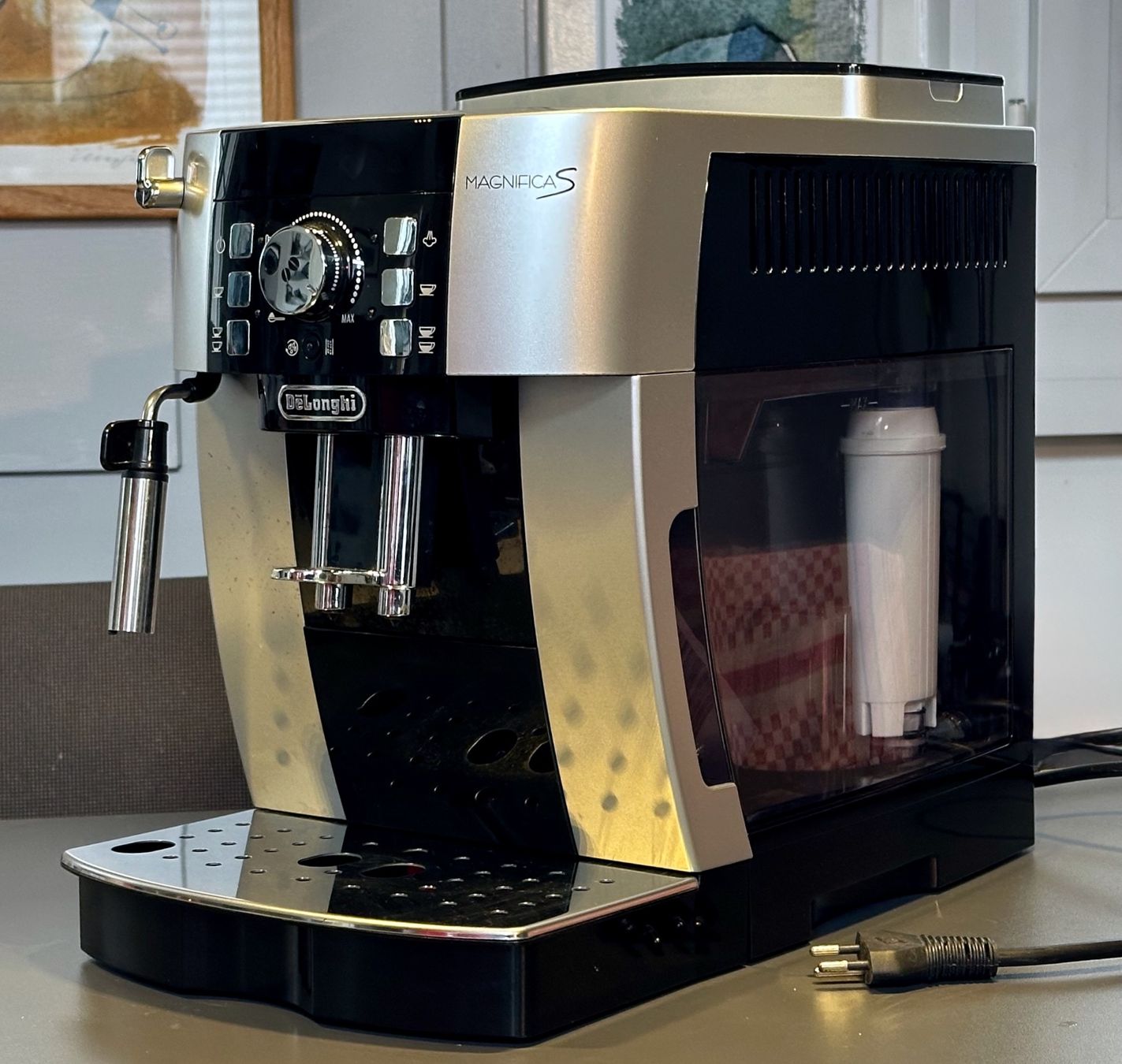 De'Longhi Macchine per caffè & Macchine per espresso: Kaffeemaschine Bohnen/Automat – Usato da Etziken venduto da Norak03 1