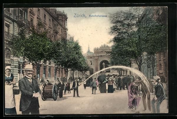 Cartoline postali: Zürich, Bahnhofstrasse, Mann mit Feuerw – Usato da Berlin venduto da bartko-reher