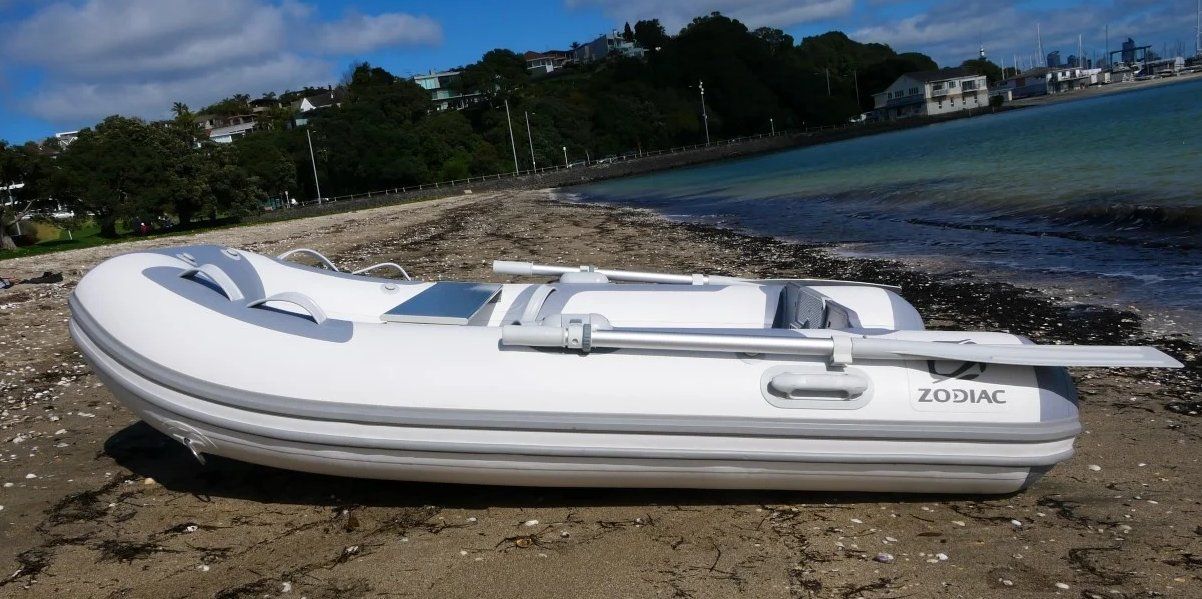 Zodiac Barche: Annexe Zodiac 310 avec moteur – Usato da Wallenried venduto da Laczko 3