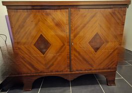 Englischer Mahagoni Furnierschrank / Cabinet um 1900