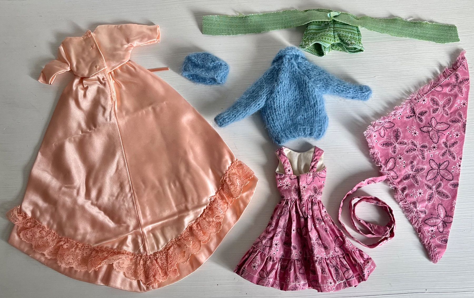 Bambole: 3 outfit per Barbie – Usato da Breganzona venduto da mas_tv72 3
