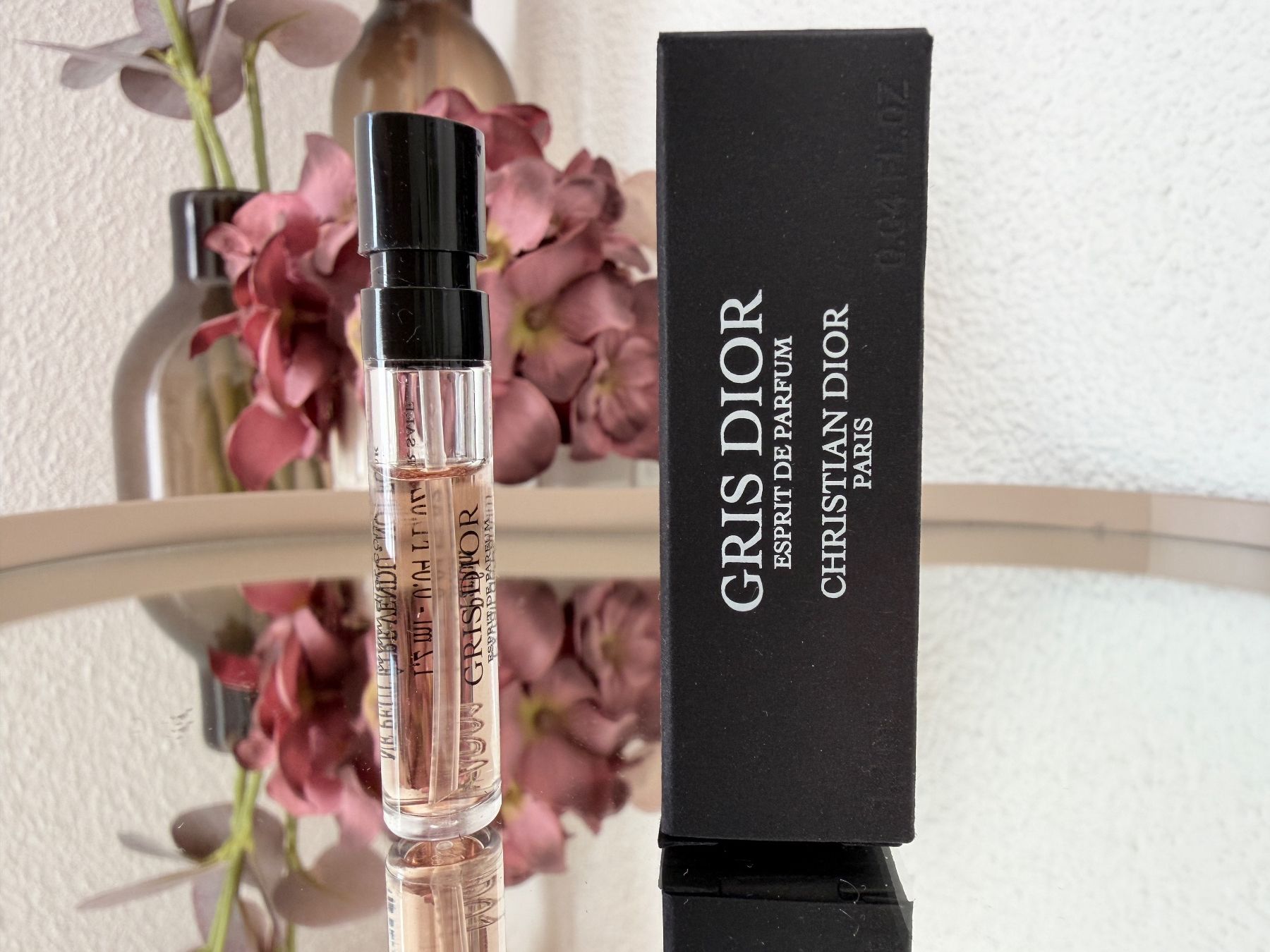 Dior Profumi & Eau de Toilette: Parfumprobe Gris Dior Extrait von Dior – Usato da Schlossrued venduto da tinurued