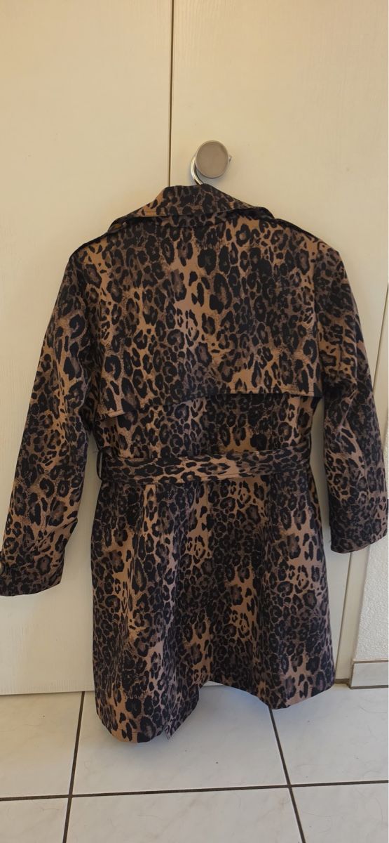 Cappotti: Damen Trenchcoat Leopardenmuster – Usato da Frick venduto da and_bld7 1