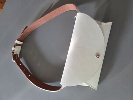 Gürteltasche weiss Leder schick guter Zustand