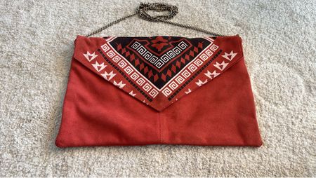 Tasche rot gemustert mit Kette neuwertig