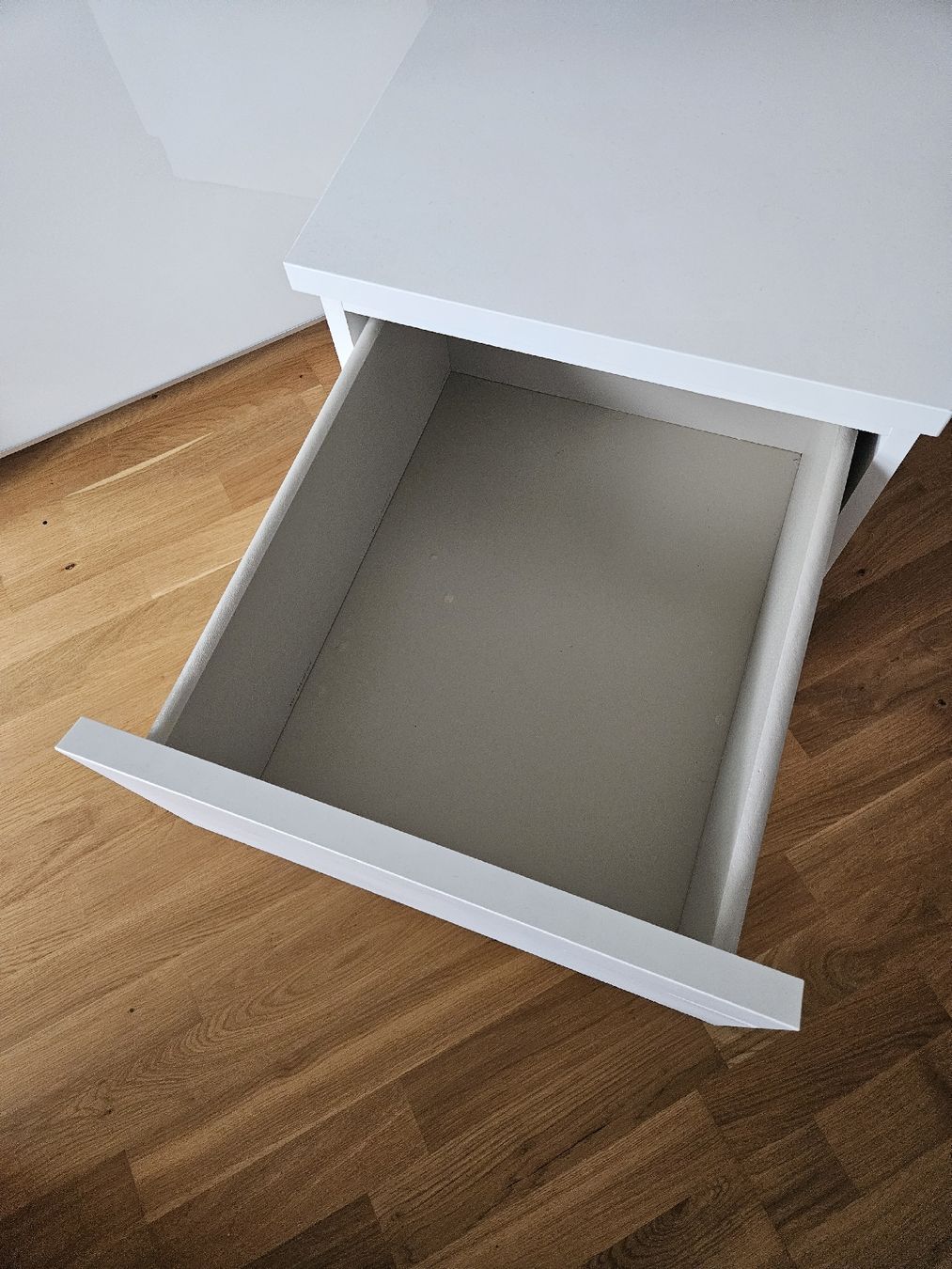 Ikea Comodini: STORKLINTA bedside table IKEA – Usato da Zürich venduto da tan_y9tj 5