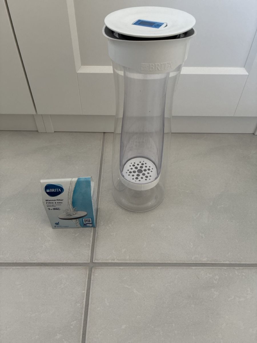 Installations sanitaires: Brita Wasserfilter Karaffe mit 3 MicroDisc Filtern, top – Neuf (Voir description) à Pfäffikon ZH par Shona