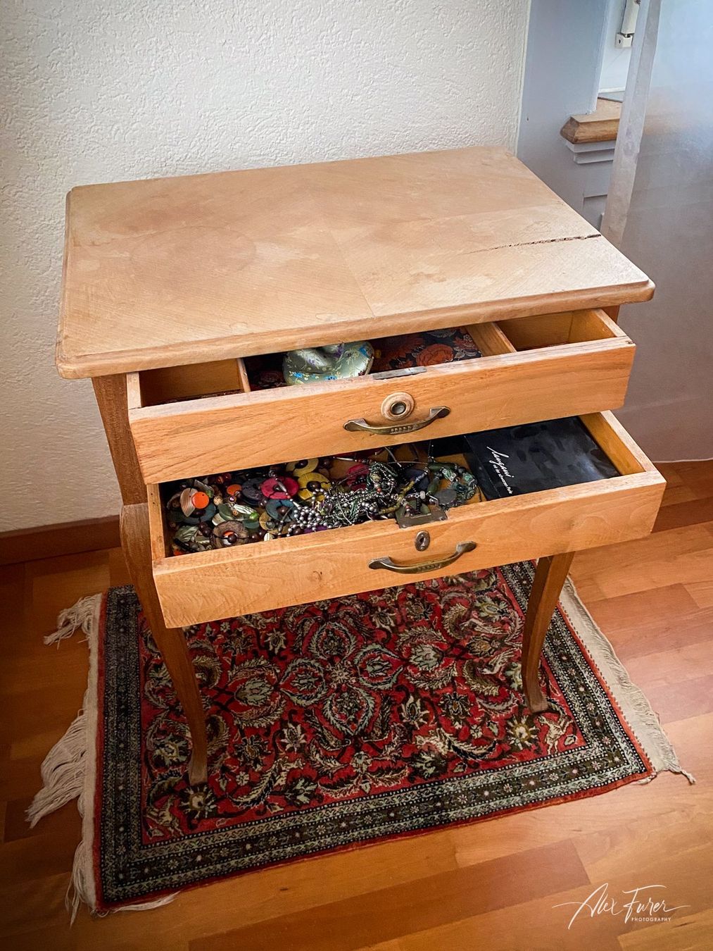 Tables: Antikes Nähtischchen mit zwei Schubladen – D'occasion à Forst par alFurer 1