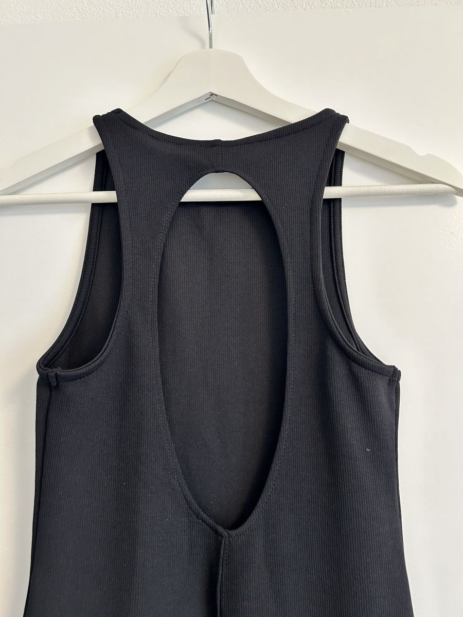 Kleider: Schwarzes Kleid mit freier Rücken-Partie – Gebraucht aus Rorschach von fla_62jm 2