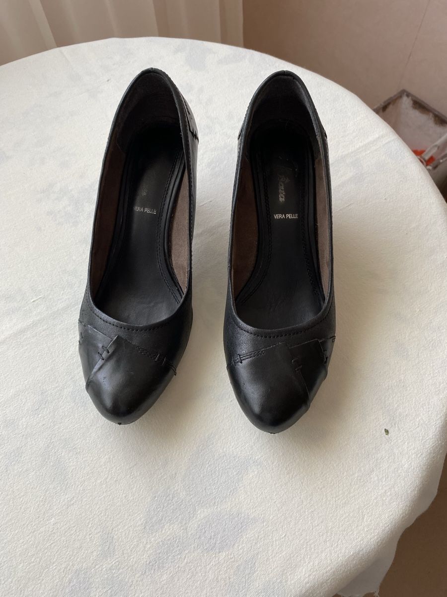 Scarpe da donna: Schwarze Pumps, echt Leder, Gr. 39, Absatz 7 cm – Nuovo (secondo la descrizione) da Lausanne venduto da Ulpet