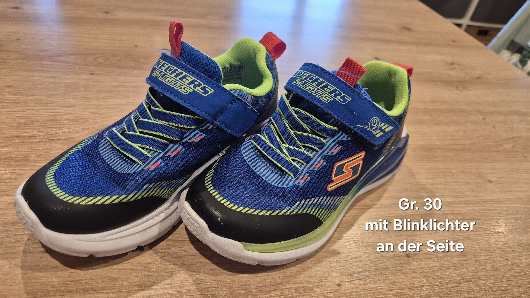 Skechers Scarpe per ragazzi: Skechers Grösse 30 mit Blinklichtern – Usato da Oberfrittenbach venduto da Steffi1807