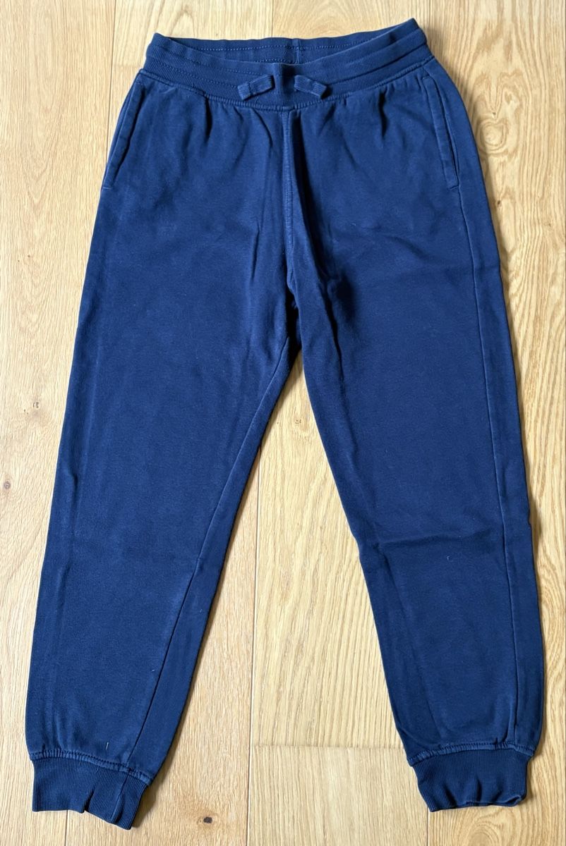 H&M Pantalons: H&M Jogginghose Grösse 152 – D'occasion à Eglisau par SN_BEX