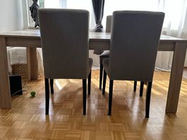 Esszimmer Tisch und Stühle