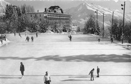 Leysin (VD) Eisbahn mit Pic Chaussy