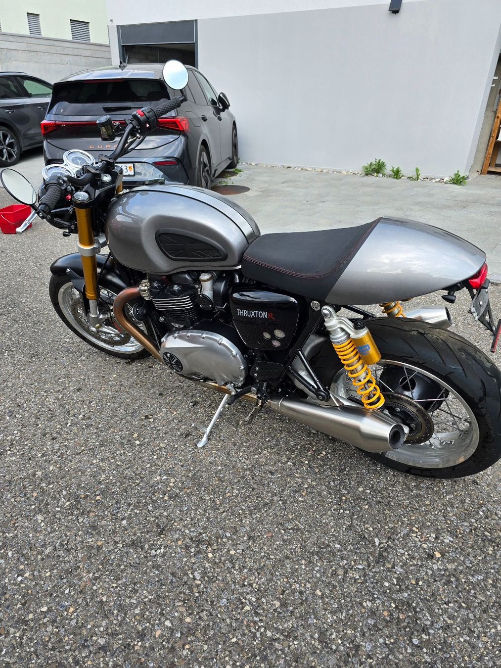 Triumph Route: Triumph Thruxton 1200 R  Umbau – D'occasion à steffisburg par daclasera