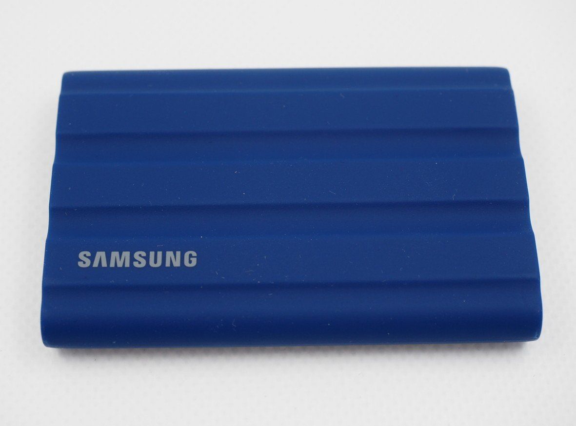 Samsung Harddisks: SAMSUNG T7 Shield SSD 2TB (26080313) – Gebraucht aus Zürich von fundsachenverkauf