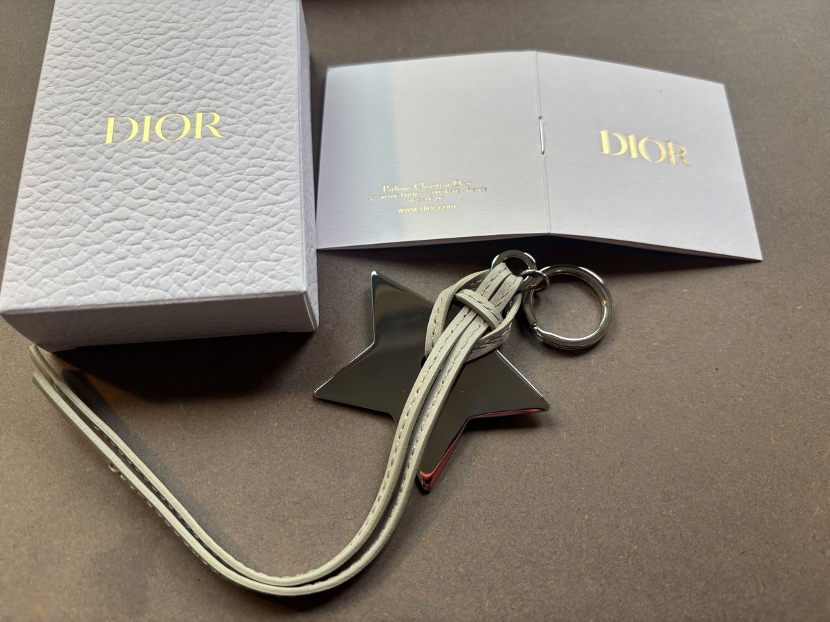 Dior Portachiavi: NEW DIOR Silver Star Keychain – Nuovo (secondo la descrizione) da Winterthur venduto da Atelier.W 2