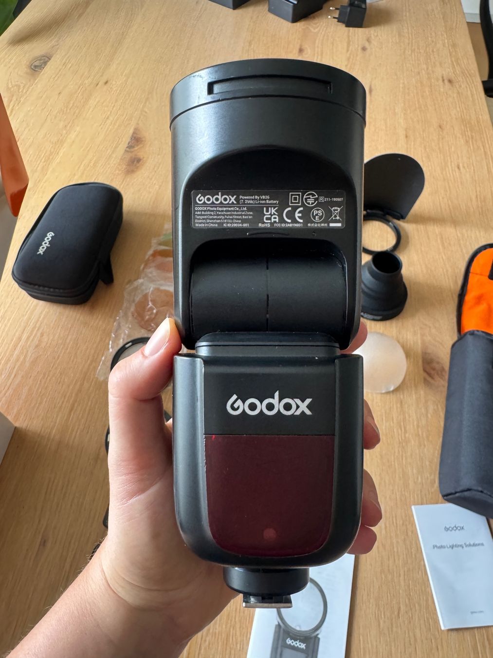 Godox Flash: Godox Speedlite V1 Canon X Pro Trigger Accessories Kit – Usato da Zürich venduto da ket_5bkq 5
