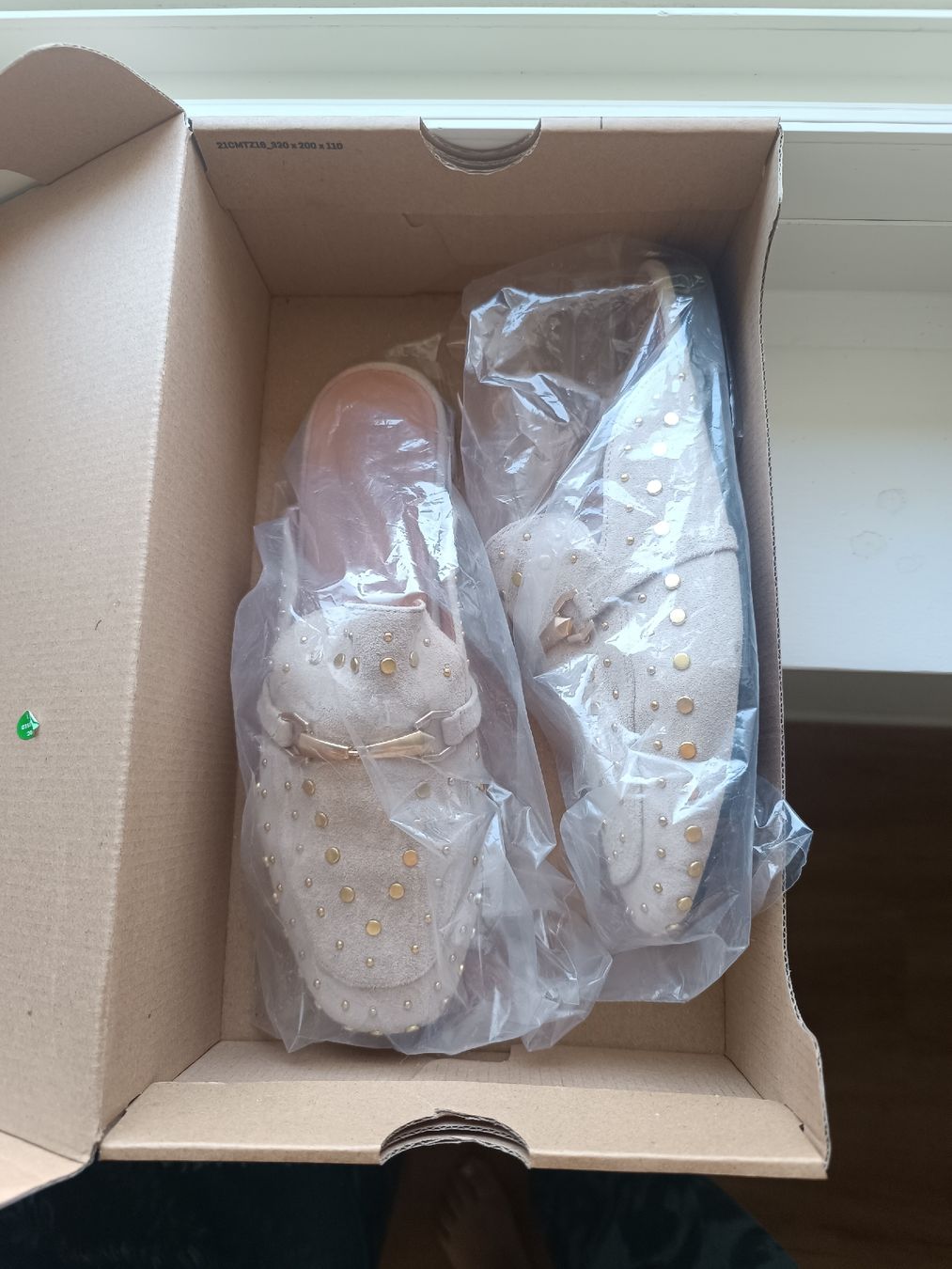 Scarpe da donna: Mules mit goldfarbenen Nieten/einmal getanzt – Usato da Zürich venduto da jac_bhz6 2