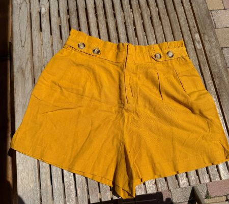 Damenshorts gelb Grösse 40