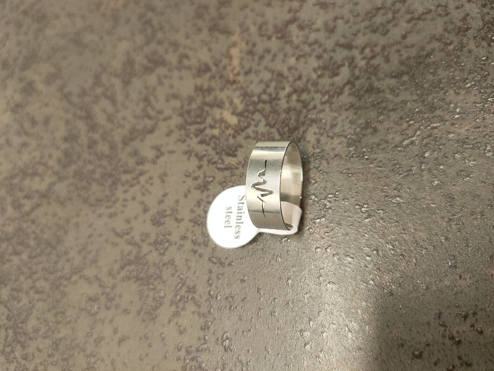 Anelli: Herzfrequenz Ring, Edelstahl, neu, Grösse 17, unisex – Nuovo e nell'imballaggio originale da St. Erhard venduto da Lauko123