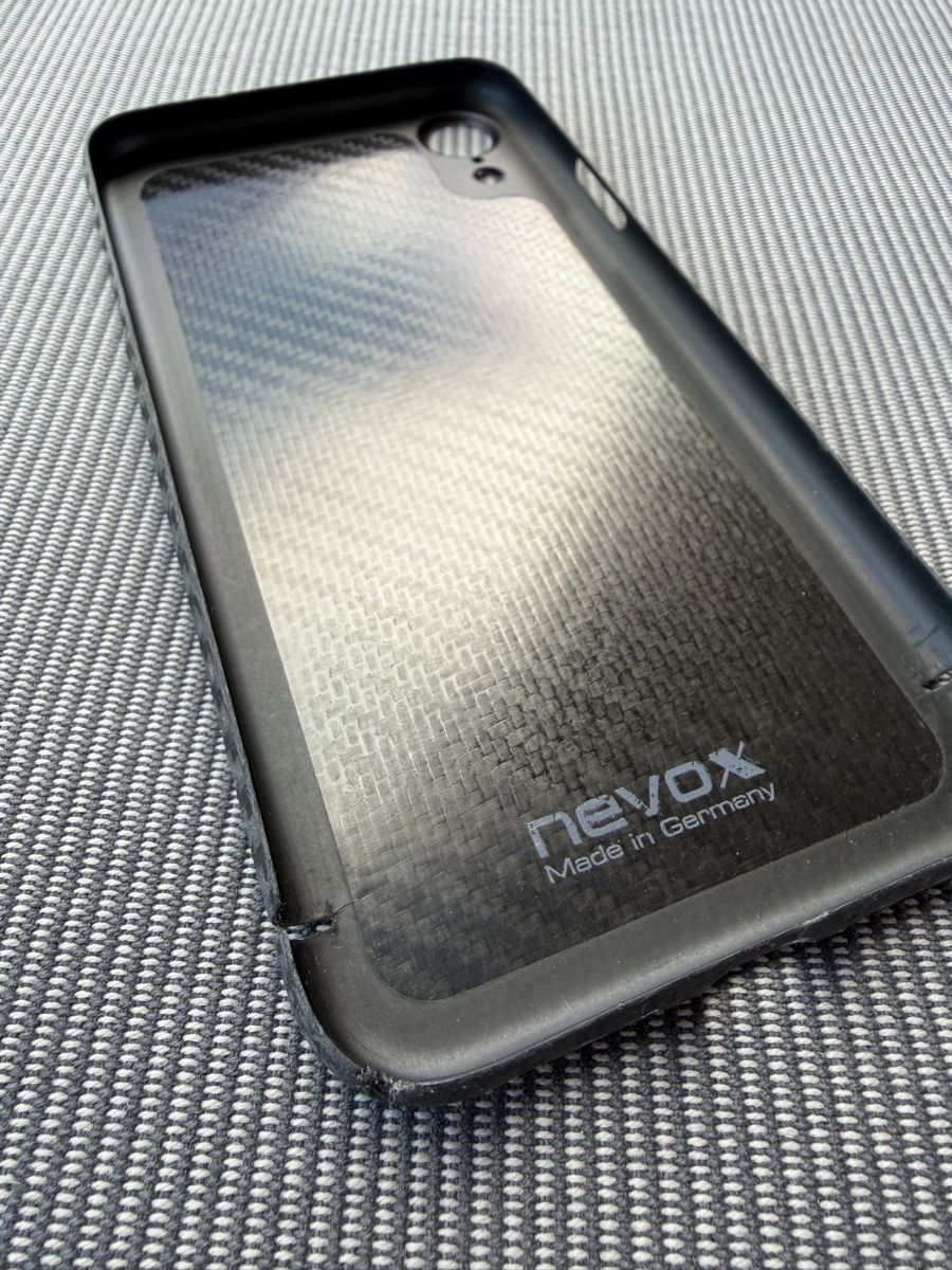 Apple Cover & Protezioni schermo: iPhone Carbon Hülle von Nevox – Usato da Horw venduto da nightwalker3 3