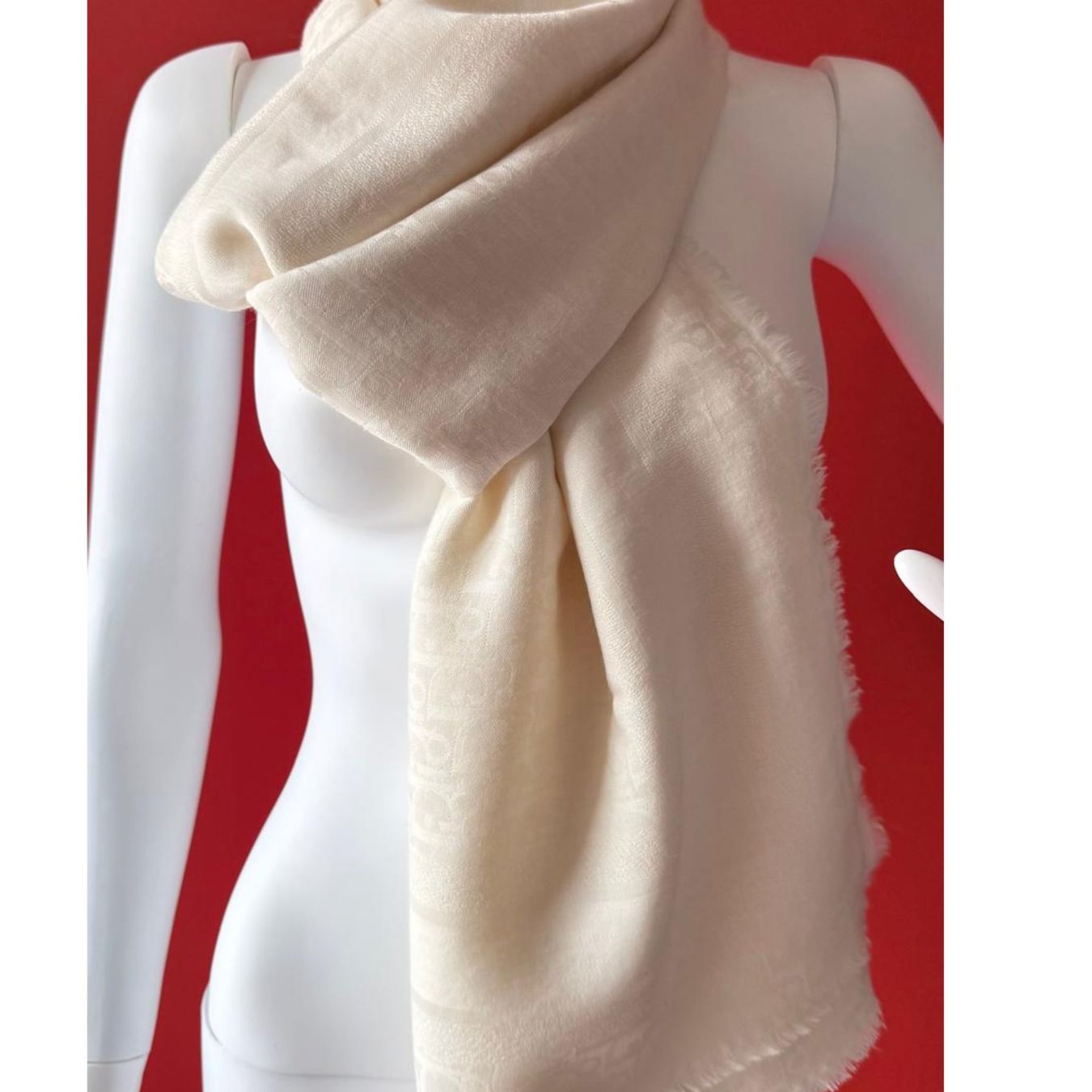 Dior Foulard & Sciarpe: Dior Schal schimmernd beige – Usato da Oberarth venduto da SSS.