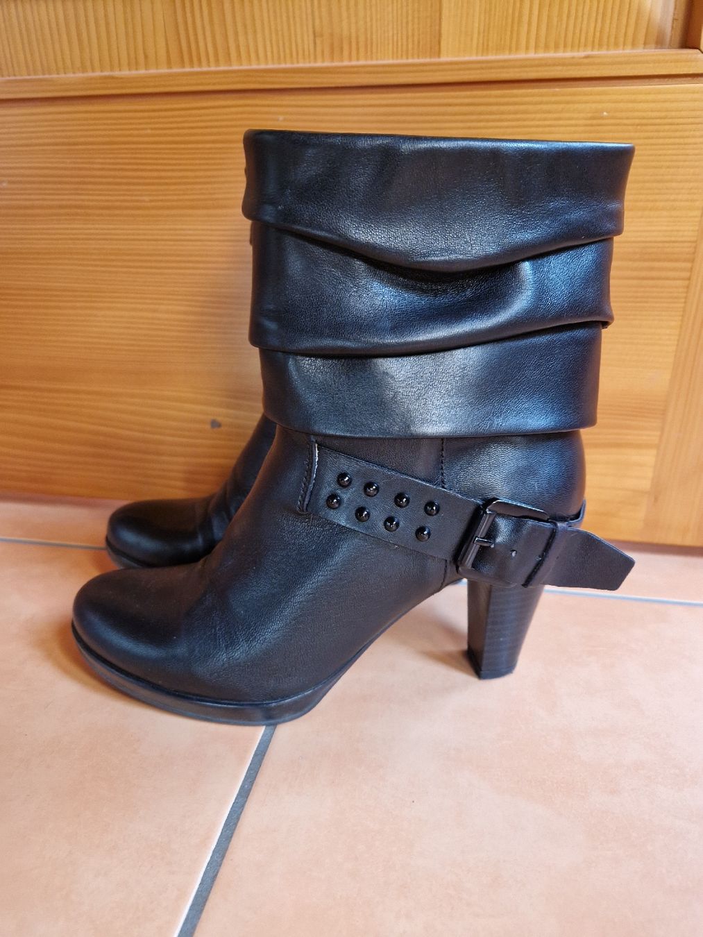 Scarpe da donna: Lederstiefel Varese schwarz 37 – Usato da Lichtensteig venduto da Cocabana_16