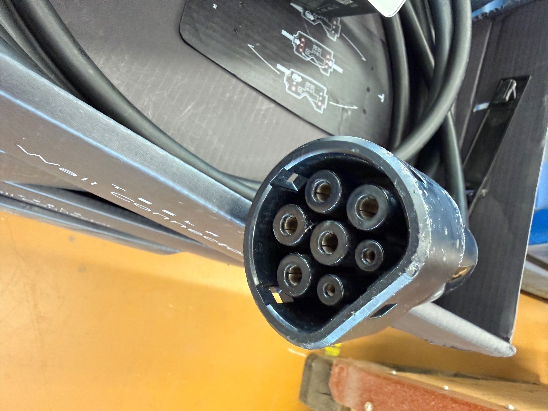 Tesla Batterie-Ladegeräte: Tesla Wall Connector – Gebraucht aus Dietlikon von ComdatAG 5