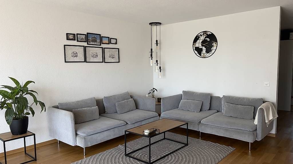 Sofas: Sofas Esstisch und 6 Stühle – D'occasion à bern par Arif2