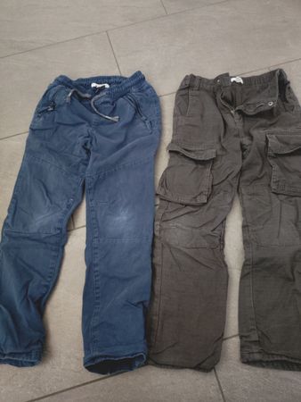 2 gefütterte Kinderhosen Blau und Grau Grösse 122/128