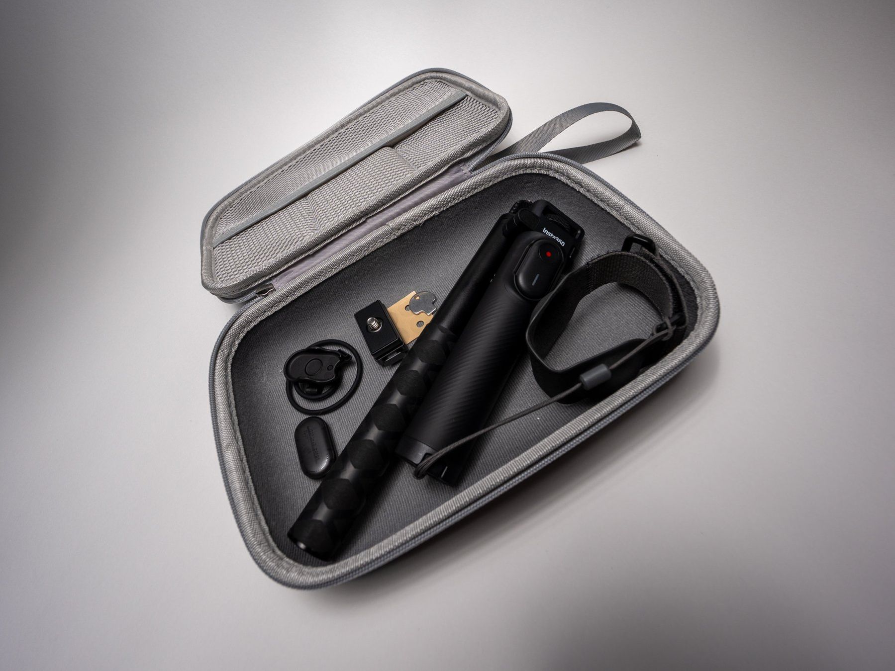 Insta360 Support: Insta360 Foldable 2-in-1 Selfie Stick Remote Kit – D'occasion à Faido par Sino384 2