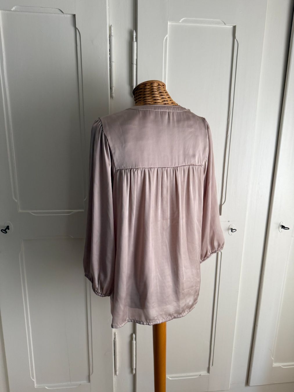 H&M Camicette: Satin Bluse puderfarben M – Usato da Zürich venduto da Diazaio 2