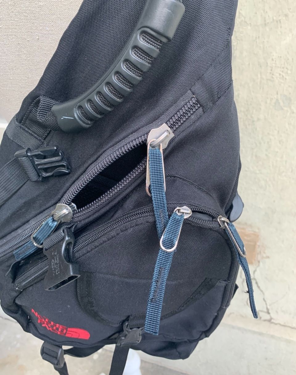 North Face Sacs à dos: Superbe sac à dos THE NORTH FACE une sangle – D'occasion à Martigny par only__you 6