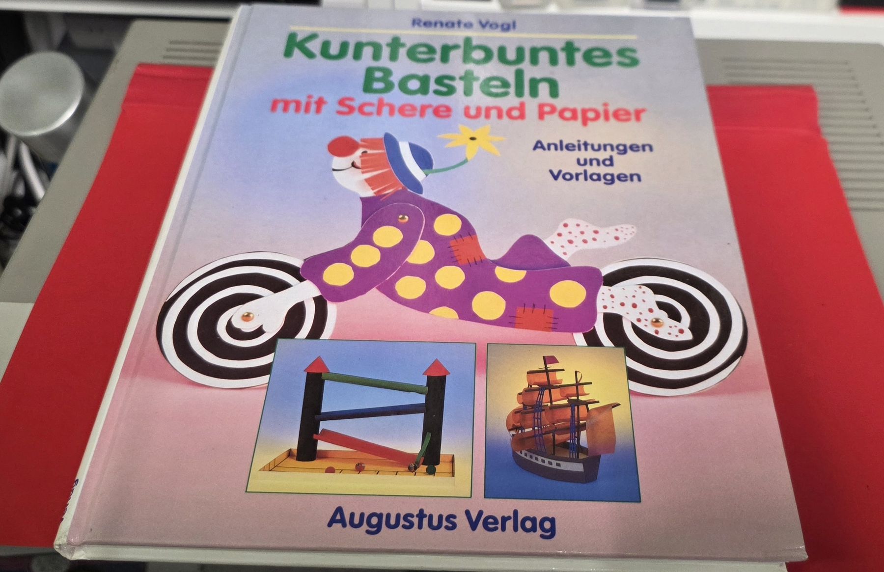 Livres: Kunderbuntes Basteln mit Schere und Papier (BUCH) – D'occasion à Reinach BL par _MasterK_