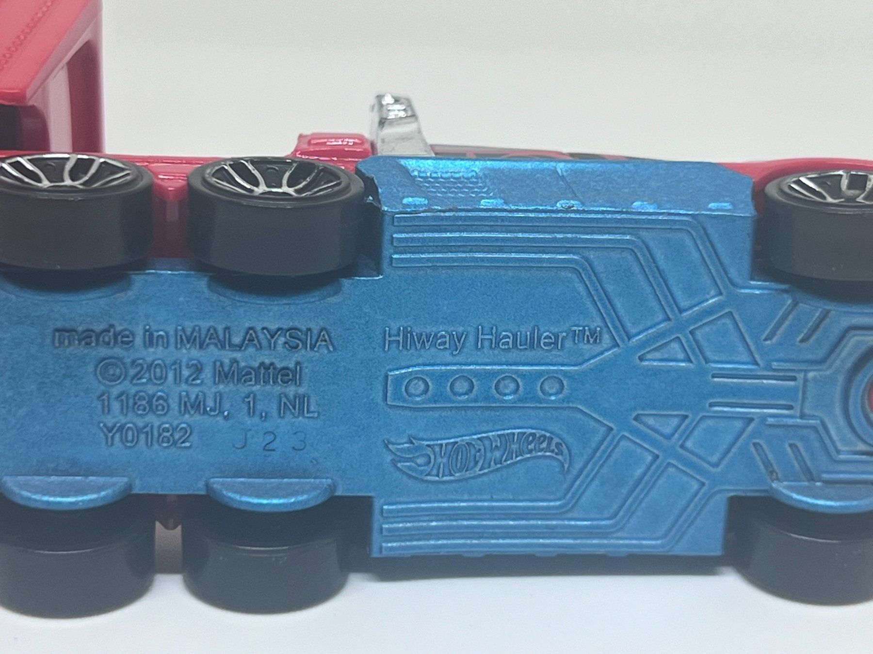 Hot Wheels Modellini d'auto: Hot Wheels Hiway Hauler – Usato da Wildegg venduto da LaaBoutique 3