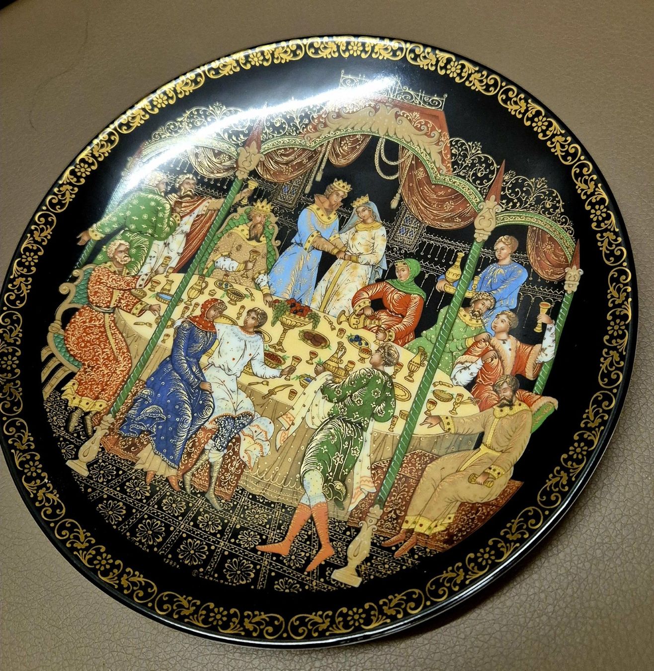 Teller: Russischer Sammelteller "The Wedding Feast" – Gebraucht aus Winterthur von Nalunina