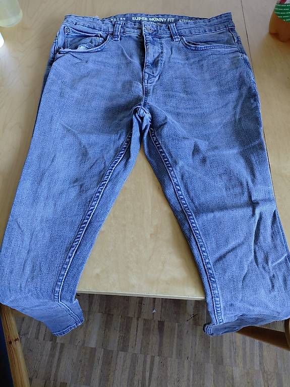 Jeans: 4 Jeans Hosen gr. 32 – Usato da Ostermundigen venduto da deb1deb1 1