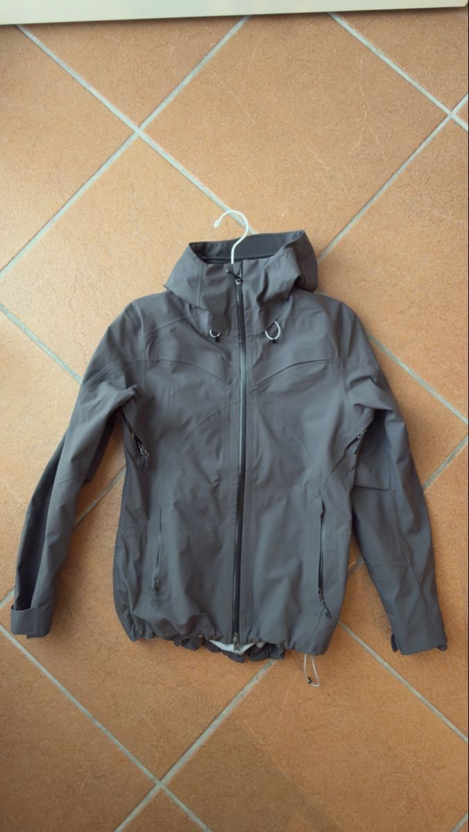Odlo Jacken: Odlo Regenjacke Grau, S – Neu und originalverpackt aus Glarus von big.bear