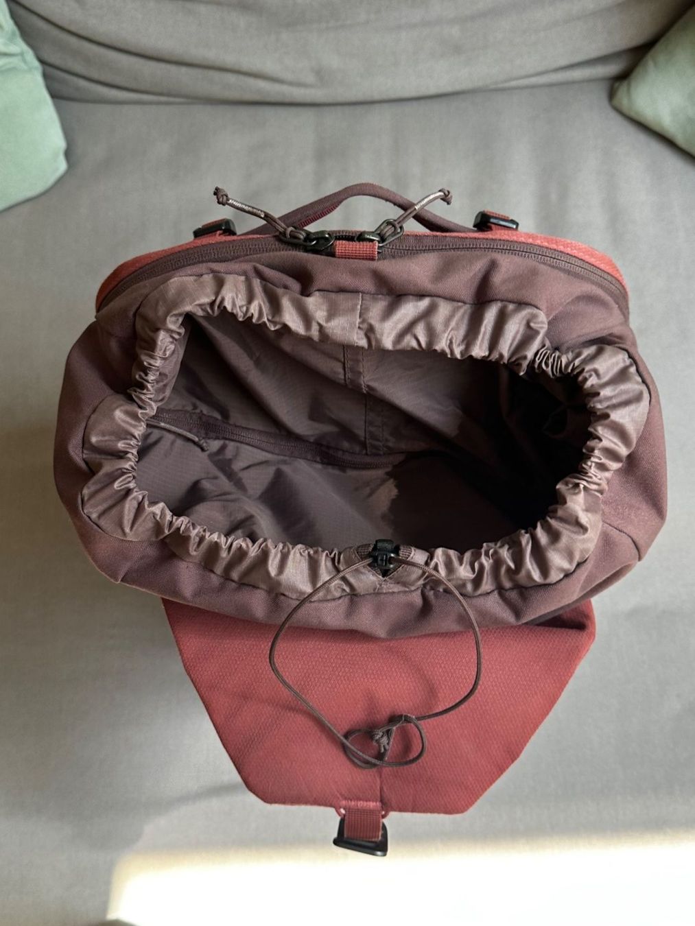 Deuter Zaini: Rucksack Deuter Utilion 34 + 5 in Raisin rot – Usato da Winterthur venduto da gumble_ch 5