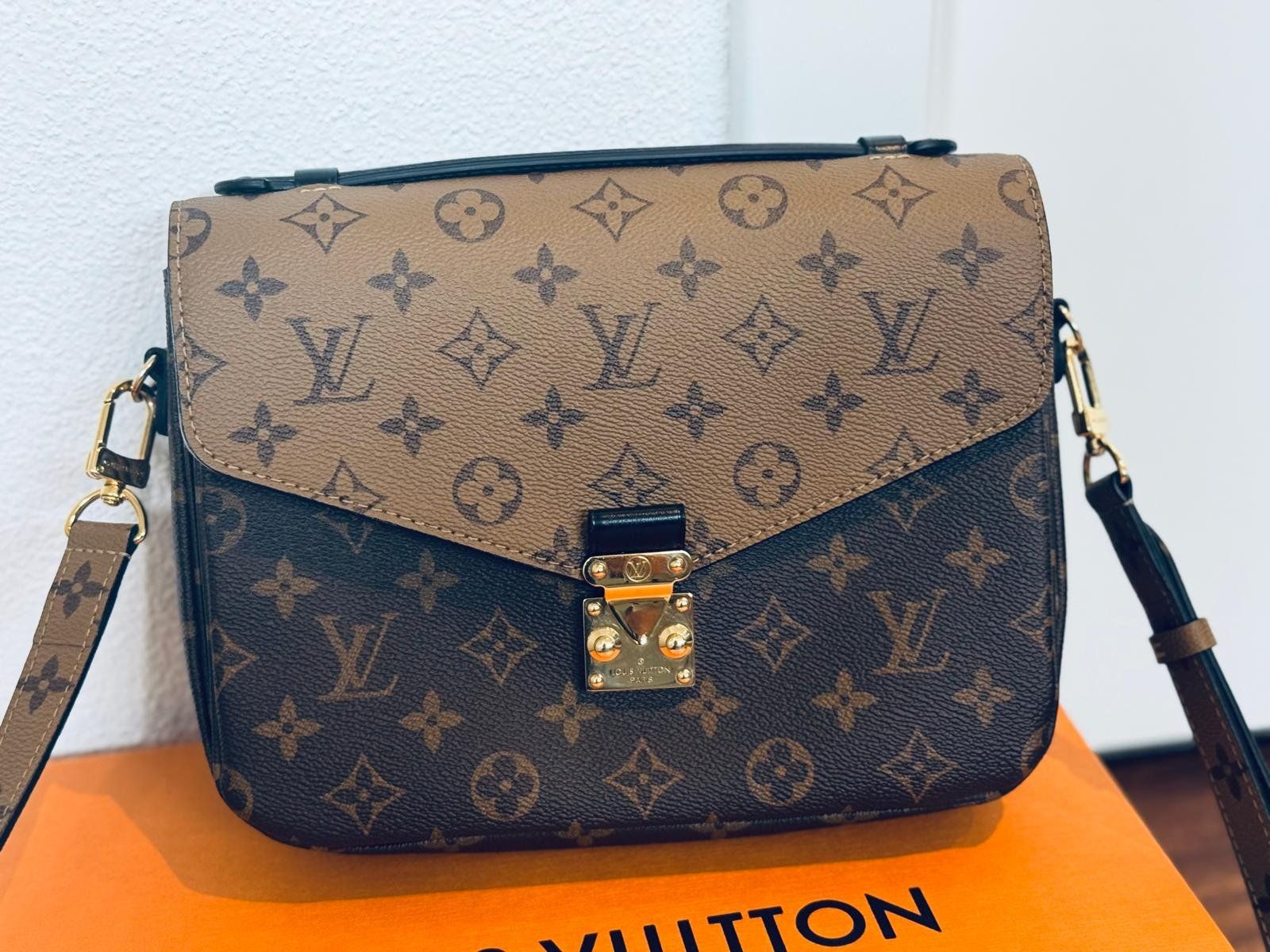 Louis Vuitton Borse da donna: Louis Vuitton Pochette Métis – Monogram Reverse Canvas – Usato da Hergiswil NW venduto da Shintana