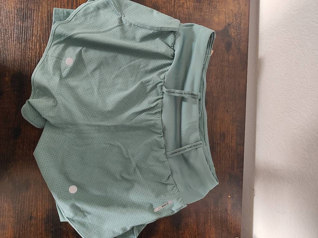 Pantaloni: Short Asics sport neuf  – Usato da Bercher venduto da TBarra 1